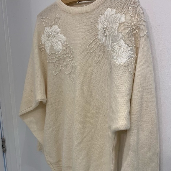 Tops - LONG beige perles beaded sweater lamb wool size medium
